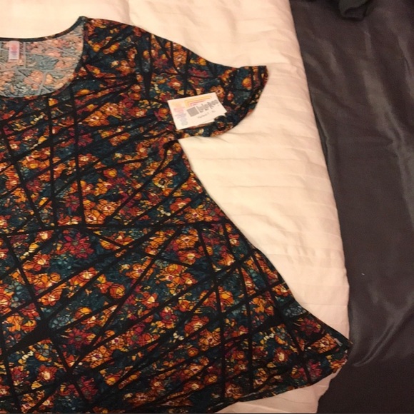 Lularoe Perfect Tee - Picture 3 of 4